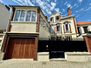 Villa Sénone - BEST KEYS - Maison Familiale - Idéal Vacances ou Séjour Professionnel & Télétravail - Jardin & Véranda - 5 Chambres - Véranda & Bureau Séparé - Proche Centre & Commerces - Parking Facil